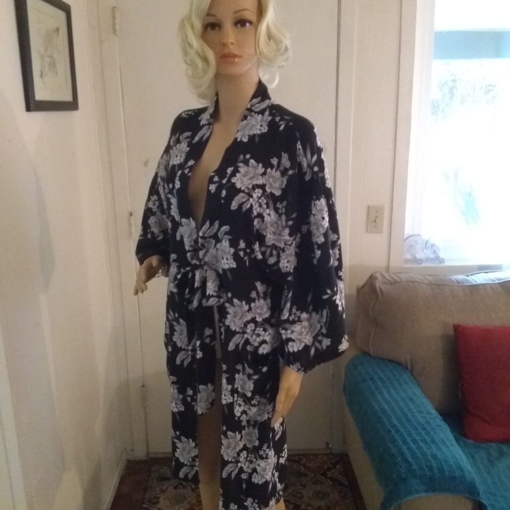 Spiritual Gangster Kimono Wrap - Picture 4 of 8